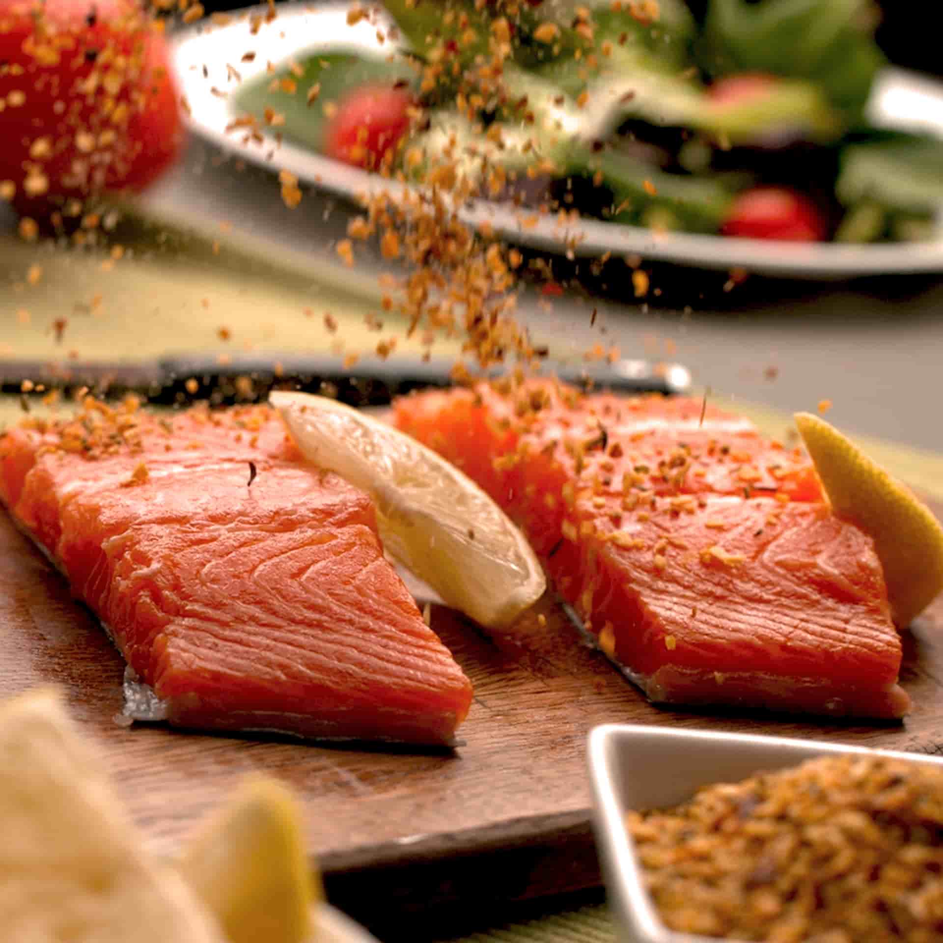 Seasoning salmon filets with spices and lemon